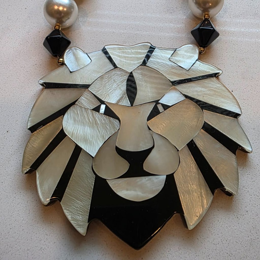 Vintage Lee Sands Mother Of Pearl Shell Inlay Lion Bead Necklace 65$